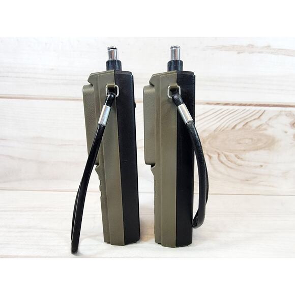 2 - Vintage Realistic TRC-84 Citizen Band Trransciever Walkie Talkie Radios - Picture 3 of 9